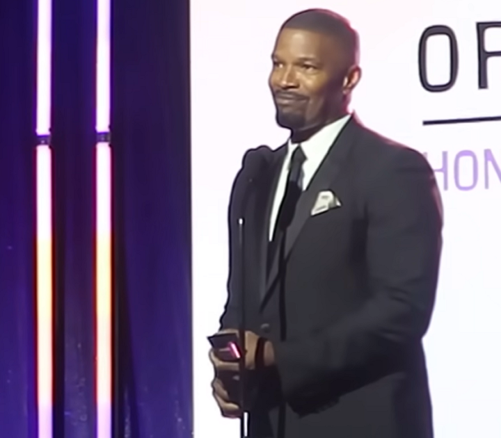 No fim de 2023, Jamie Foxx reapareceu em pÃºblico para receber o prÃªmio Vanguarda no 