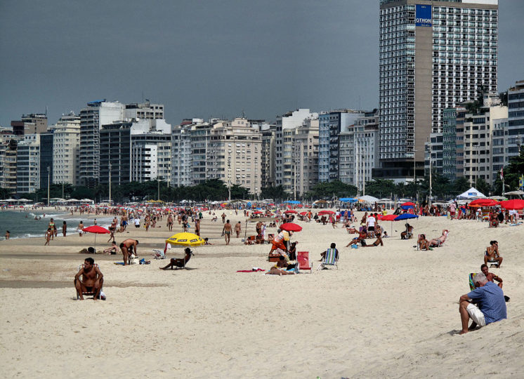 A partir do início da década de 60, o sacerdote do Omoloko, Tata Tancredo da Silva Pinto, decidiu realizar encontros de grupos religiosos na Praia de Copacabana, antes da chegada do ano novo. Ele tinha como objetivo diminuir o preconceito que as religiões de origem africana sofriam na época.
