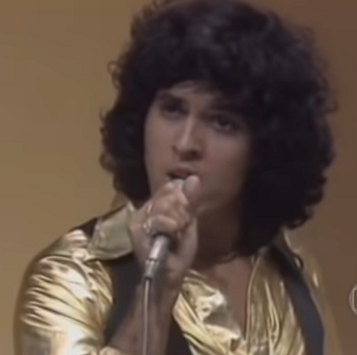 Cantor, ator e dançarino, Magal começou a trajetória com a intenção de seguir carreira na bossa nova, mas Vinicius de Moraes, que era primo de sua mãe, o desaconselhou por conta de seu porte e de sua beleza.