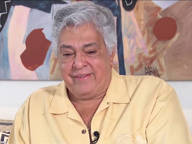 “Peço desculpas ao público, mas penso na aposentadoria. Não da voz, mas aposentadoria da profissão para não ter mais compromissos, porque eles são realmente cansativos“, completou, na época. 