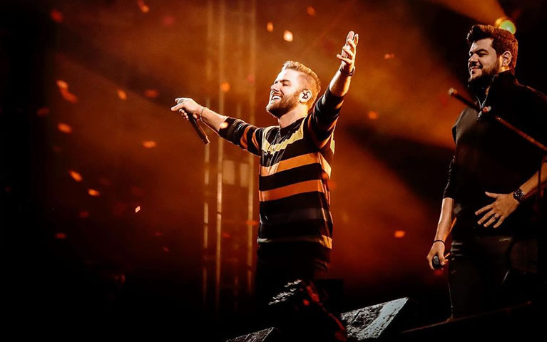 “Graças a Deus tenho tido uma melhora significativa. Acredito que com certeza minha cura está bem próxima de acontecer”, declarou o cantor, sem imaginar que dias depois sofreria o baque na cabeça. Agora, ele terá que se recuperar de ambo os problemas. 
