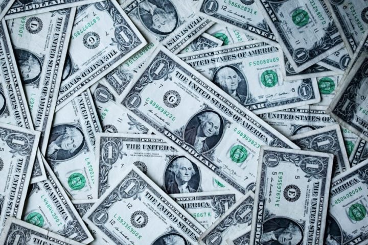 Dólar fecha em queda a R$ 5,81 após acordo entre EUA e México