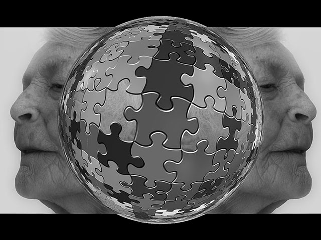 Dificuldade com a linguagem: Esquece palavras comuns, troca termos ou repete frases, dificultando a comunicação e causando frustração.-- Dominio Publico/hippopx.com