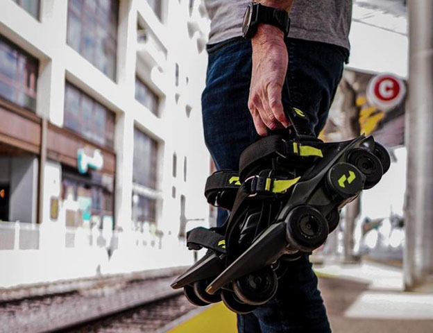 A inspiração veio de uma queda de bicicleta que o motivou a buscar uma forma mais segura e intuitiva de locomoção.
Foi assim que nasceu o conceito de um calçado com rodas inteligentes que acompanhassem o ritmo natural do andar humano.