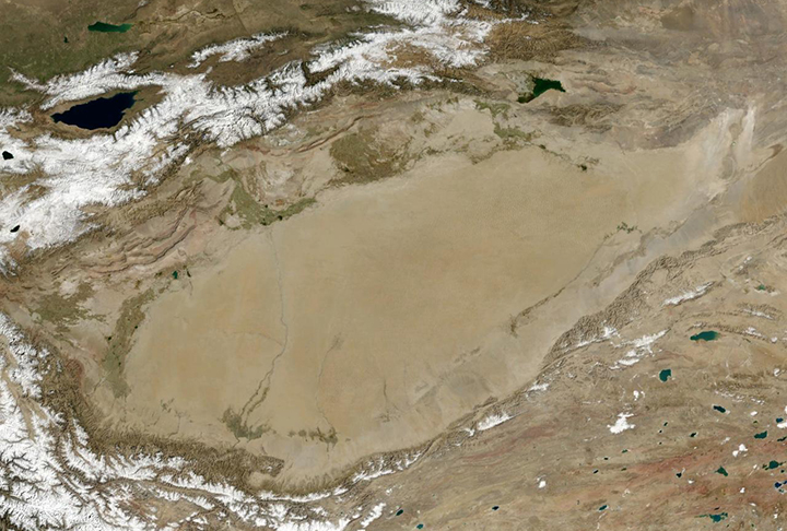 A Bacia de Tarim é uma das áreas mais difíceis de explorar devido ao seu ambiente de solo áspero e condições subterrâneas complicadas.