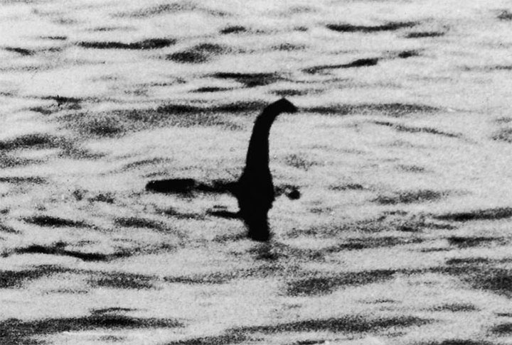 Lago Ness (Escócia) – O enorme lago escocês é mundialmente conhecido pela lenda de “Nessie”, uma misteriosa criatura que viveria em suas águas. Fotografias, relatos e inúmeras expedições alimentaram a história ao longo das décadas. Até hoje, porém, nenhuma evidência científica comprovou a existência do famoso monstro.