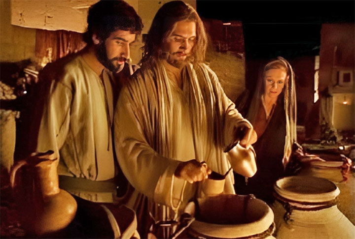 Na Bíblia Cristã o termo "vinho" aparece cerca de 140 vezes. Duas passagens são muito conhecidas: a transformação da água em vinho e a Eucaristia (ou Santa Ceia).
