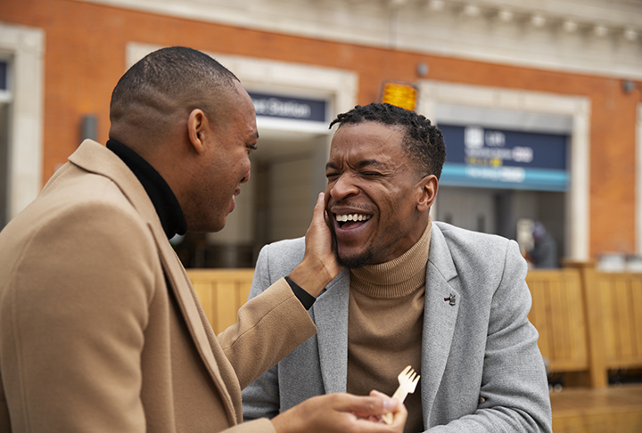 - Os envolvidos afirmam que estão em um relacionamento amoroso, sem nenhum vínculo de casamento;
