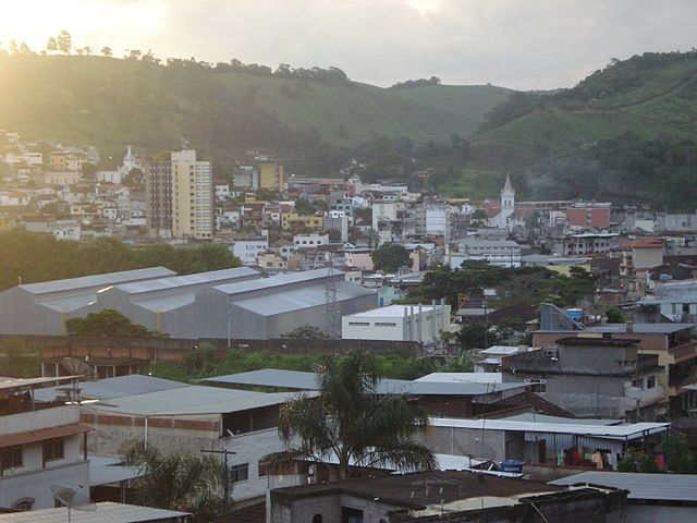 A cidade de Santos Dumont, antigamente chamada dr Palmira, fica a 839m de altitude, a 220 km da capital Belo Horizonte. 