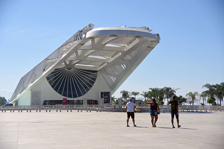 Museu do Amanhã (2015)
Localizado no Rio de Janeiro, foi projetado pelo arquiteto espanhol Santiago Calatrava. Com design futurista e foco em sustentabilidade, é um dos museus mais inovadores do país. - - Alexandre Macieira/Riotur
