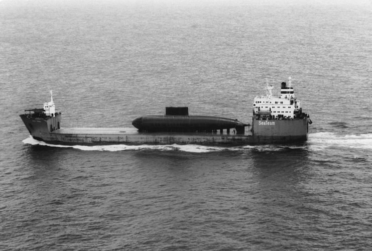 A embarcação realizava um exercício na província de Shandong. O submarino foi recuperado e rebocado para um porto não especificado, onde foi constatado que todos os membros da tripulação morreram devido à falta de oxigênio.-domínio público