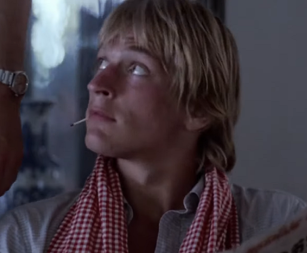 O ator comeÃ§ou sua trajetÃ³ria artÃ­stica em papÃ©is coadjuvantes, como Jon Swain no drama biogrÃ¡fico 