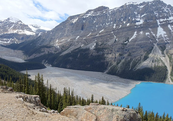  Lago Peyto ? Canadá - Tem  esse nome em homenagem ao  guia de montanha Bill Peyto, que explorou a região no final do século XIX - - Divulgação site iowa.ca