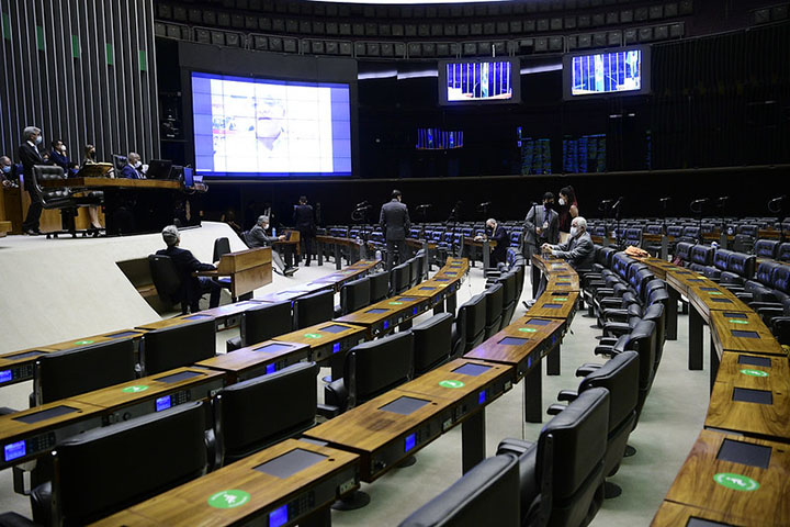 Deputados são contra fim da jornada 6x1 e concordam em subir faixa de isenção do IR, diz Quaest Deputados são contra fim da jornada 6x1 e concordam em subir faixa de isenção do IR, diz Quaest
