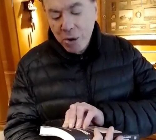 Homens se apresentam como netos e pedem exumação do corpo de Silvio Santos para teste de DNA