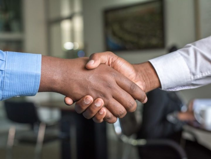 “Quiet hiring” - A tendência da “contratação silenciosa” é a estratégia em que os empregadores preenchem as necessidades ou lacunas no ambiente de trabalho sem realizar nenhuma contratação.-Cytonn Photography Unsplash


