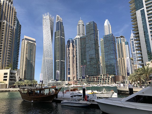 A rede hoteleira que comprou o Airbus VIP também divulgou outra função do jato:  transportar hóspedes até sua rede em Dubai (foto) e Zurich, na Suíça .