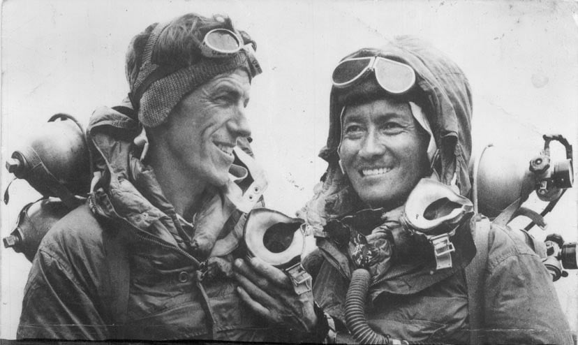 Há pouco mais de 50 anos, em 29 de maio de 1953, o neozelandês Edmund Hillary e o guia nepalês Sherpa Tenzing Norgay foram os primeiros aventureiros a completar a escalada do Everest com sucesso-Jamling Tenzing Norgay/Wikimedia Commons