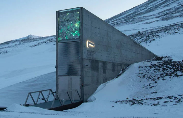 Ele foi planejado de maneira preventiva caso diversas espécies entrem em extinção por guerras, doenças ou até mesmo por conta do aquecimento global. As sementes são preservadas 400 pés montanha abaixo, com todos os necessários cuidados de preservação