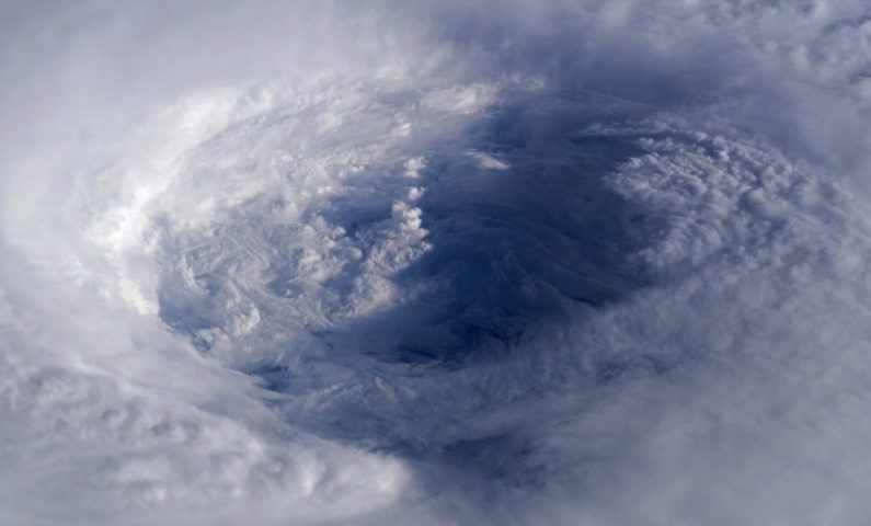 Segundo os especialistas, os ciclones podem ser divididos em três categorias: tropicais (provém do calor dos mares); extratropicais (formados pelo contraste de temperaturas de diferentes massas de ar); e subtropicais.