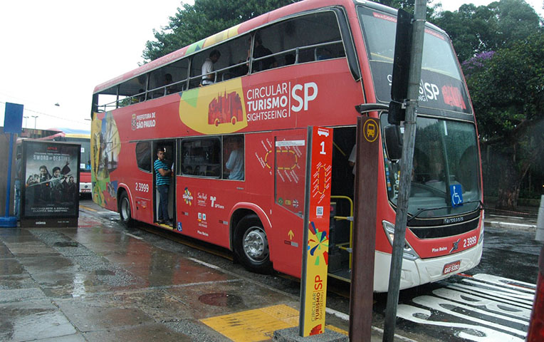 Atraso do bem: A então estudante de jornalismo Hikary Bueno se livrou de uma tragédia envolvendo um ônibus que capotou entre Mogi das Cruzes e Bertioga, em São Paulo, em junho de 2016.