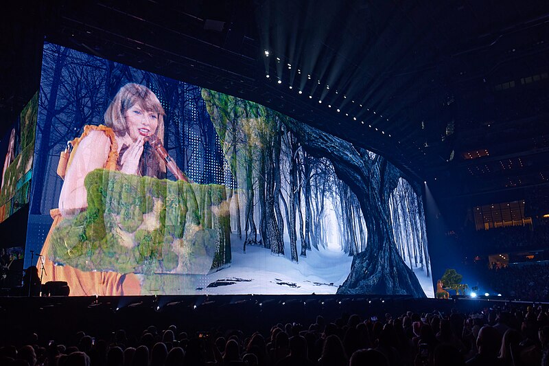 Taylor já havia passado antes pelo Brasil. Em 2012, por ocasião do lançamento do álbum 