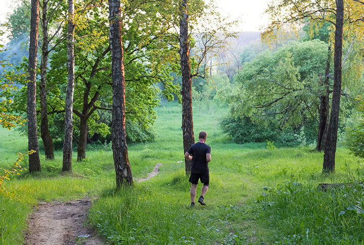 O ideal para conseguir levar uma boa qualidade de vida é ser ativo fisicamente, seja com exercícios de baixa ou alta intensidade, de maneira constante