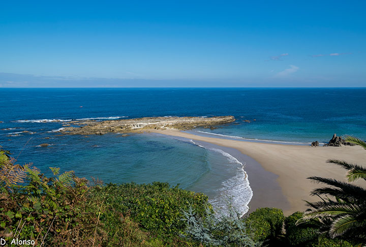 3ª – Em Cantábria, na Espanha, a ‘Praia de Amio’ foi a selecionada. Mas, às vezes, fica totalmente encoberta. A beleza natural recebeu pouca intervenção humana. Afinal não há resorts, bares ou vendedores ambulantes.