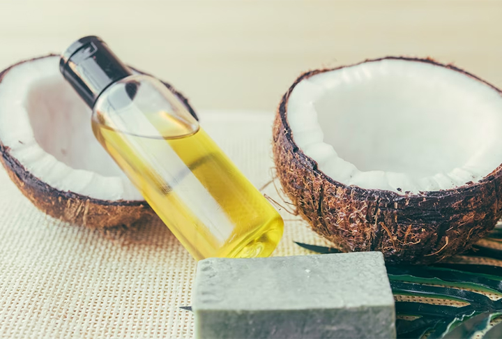 Segundo Torsoni, especialista em biologia funcional e molecular da Unicamp e da Universidade de Michigan, o ideal é que o consumo de óleo de coco seja acompanhado por um nutricionista, com recomendações individualizadas.  - Imagem Freepik