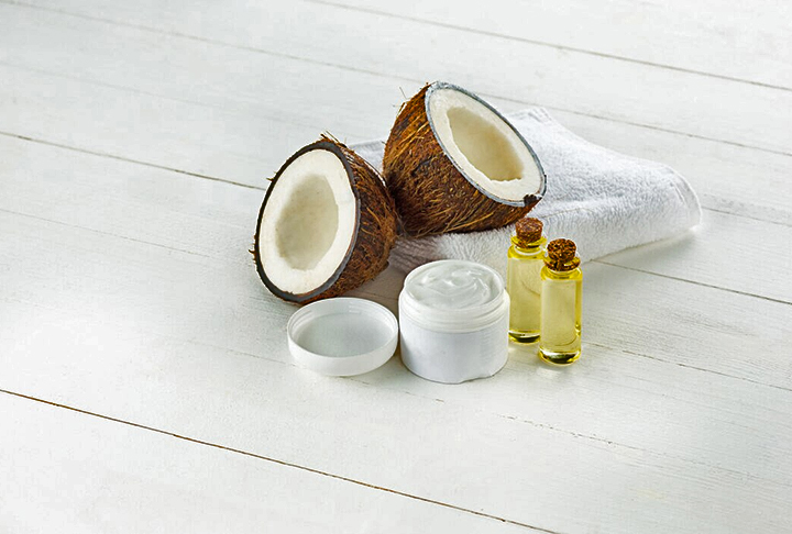 Além disso, a versatilidade do coco permite que ele seja um ingrediente popular em pratos doces e salgados, bem como em produtos de beleza naturais. - Imagem Freepik