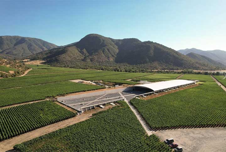 A propósito, aulas de ioga são oferecidas para quem decidir ficar no hotel, além do spa e a piscina infinita. Ainda há o convidativo La Huerrta, um restaurante orgânico ao ar livre onde 100% dos ingredientes são colhidos antes de serem preparados para os clientes. 