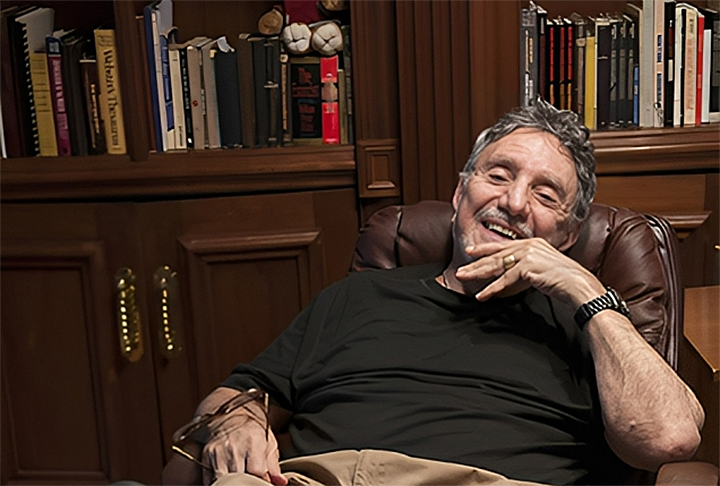 William Peter Blatty nasceu em Nova York (1928), e alÃ©m de ser um escritor renomado, tem trabalhos como diretor, produtor e roteirista de cinema. Para escrever o livro, o autor baseou-se em relatos de um suposto caso real exorcismo, envolvendo um garoto de 14 anos.