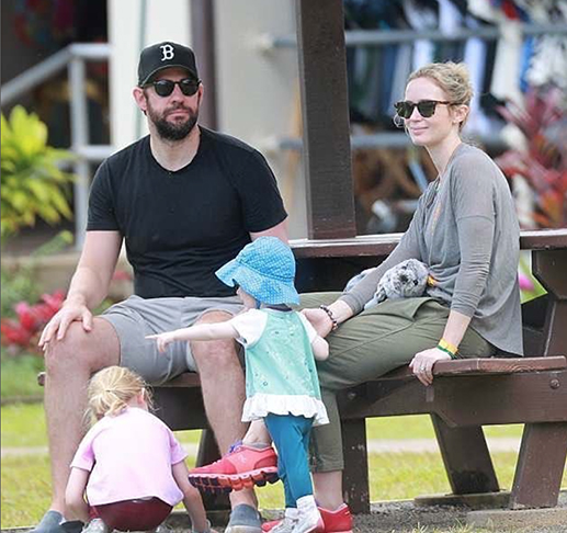 Blunt e John Kasinski têm duas filhas: Hazel nasceu em  16 de fevereiro de 2014. E Violet, em 4 de julho de 2016.