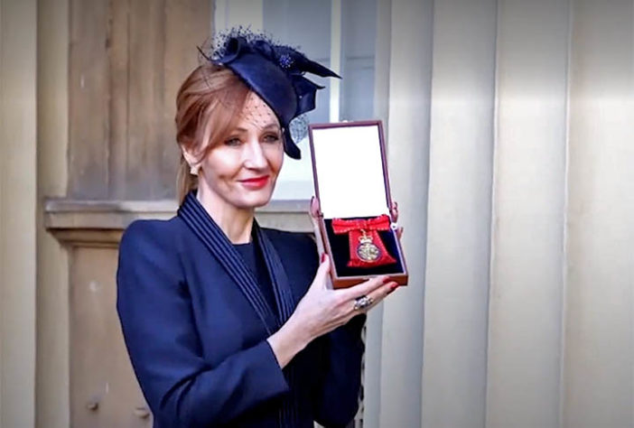 J K Rowling recebeu a medalha de honra do Príncipe William - J K Rowling