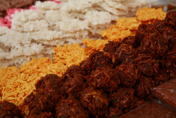 Cocada é um doce à base de coco, tradicional em várias regiões do mundo, especialmente na América Latina e em Angola. Existem variantes em diferentes países, como o uso de gemas, leite, leite condensado, rapadura, amendoim, leite de coco e coco ralado queimado.