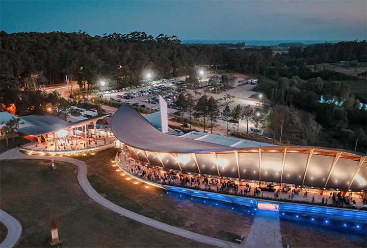 6ª - A Bodega Garzon está situada no município de Maldonado, no Uruguai, próximo a vários pontos turísticos, como Punta del Este e La Barra. É um projeto com mais de 240 hectares de vinhedos, pertence ao Grupo Agroland, fundado pelo argentino Alejandro Bulgheroni