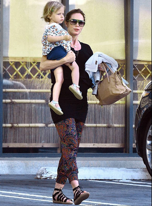 E a indicação ocorreu depois que Emily anunciou uma pausa na carreira para cuidar da vida pessoal. A declaração da atriz foi durante uma entrevista para o podcast ‘Table for two with Bruce Bozzi”,  justamente na época de divulgação do filme 