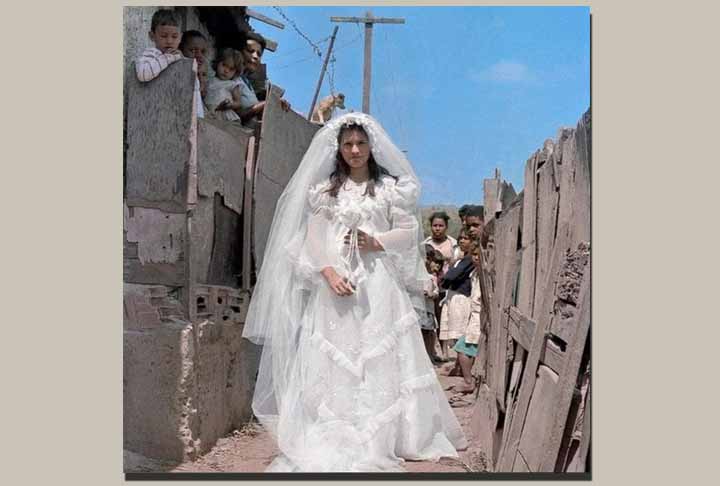 "Um projeto de fotografias que manifestam o direito de existir na história", destaca a página "Retratistas do Morro" no Instagram.