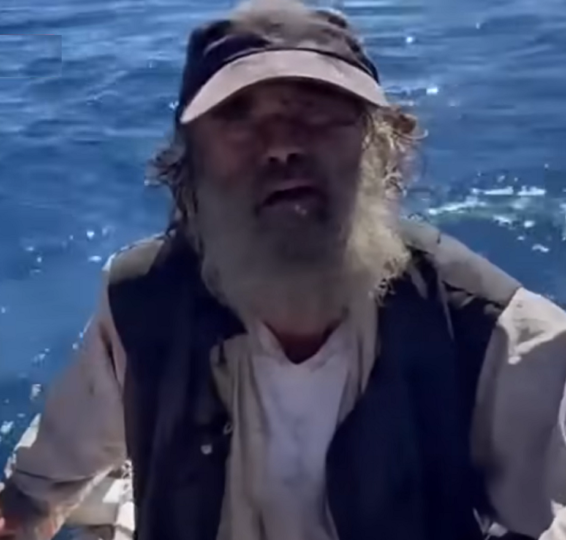 Em 2023, a história de sobrevivência de Tim Shaddock, um marinheiro australiano de 51 anos, chamou a atenção na internet. Ele foi resgatado depois de ficar por mais de dois meses à deriva no Oceano Pacífico. -reprodução youtube 9 news australia