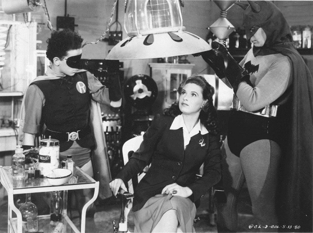 A produção contou com 15 episódios e, na época, recebeu uma enxurrada de críticas negativas. Além disso, os críticos não gostaram nada da voz do ator, dizendo que era muito alta para um homem que vivia na noite.