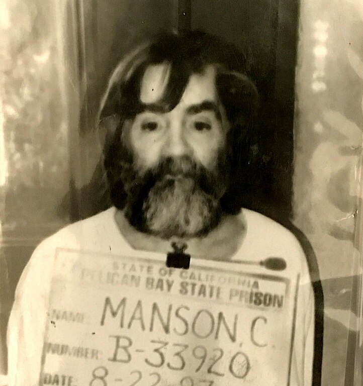 O assassinato de Sharon Tate e amigos não foi o único crime cometido pela seita. No dia seguinte, Leno e Rosemary LaBianca também foram assassinados com 41 facadas, em uma tentativa de continuar com o plano de Manson.-domínio público