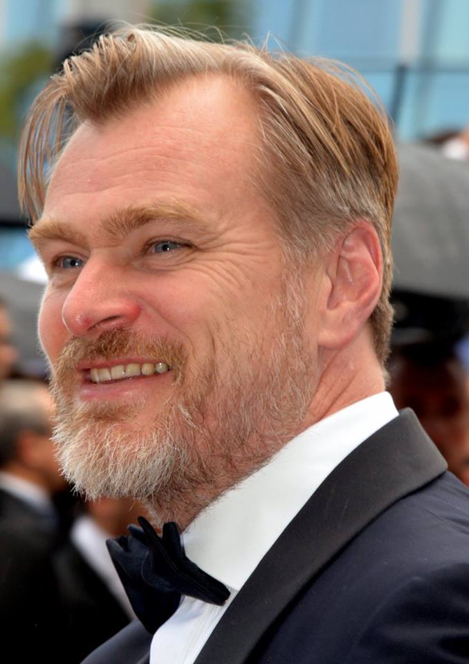 O longa-metragem escrito e dirigido por Christopher Nolan marca a estreia do cineasta na Universal. Isso porque ele encerrou uma longa união com a Warner Bros. Nolan ganhou as estatuetas de Melhor Filme e Melhor Diretor 
