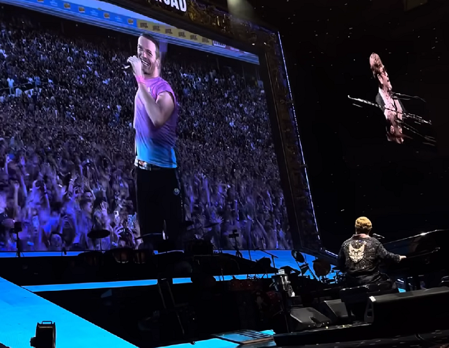 Em um momento do último show, Elton John compartilhou no telão uma mensagem da banda Coldplay, que se apresentou em outra cidade da Suécia no mesmo dia. O vocalista Chris Martin agradeceu John por sua carreira e emocionou o público.
