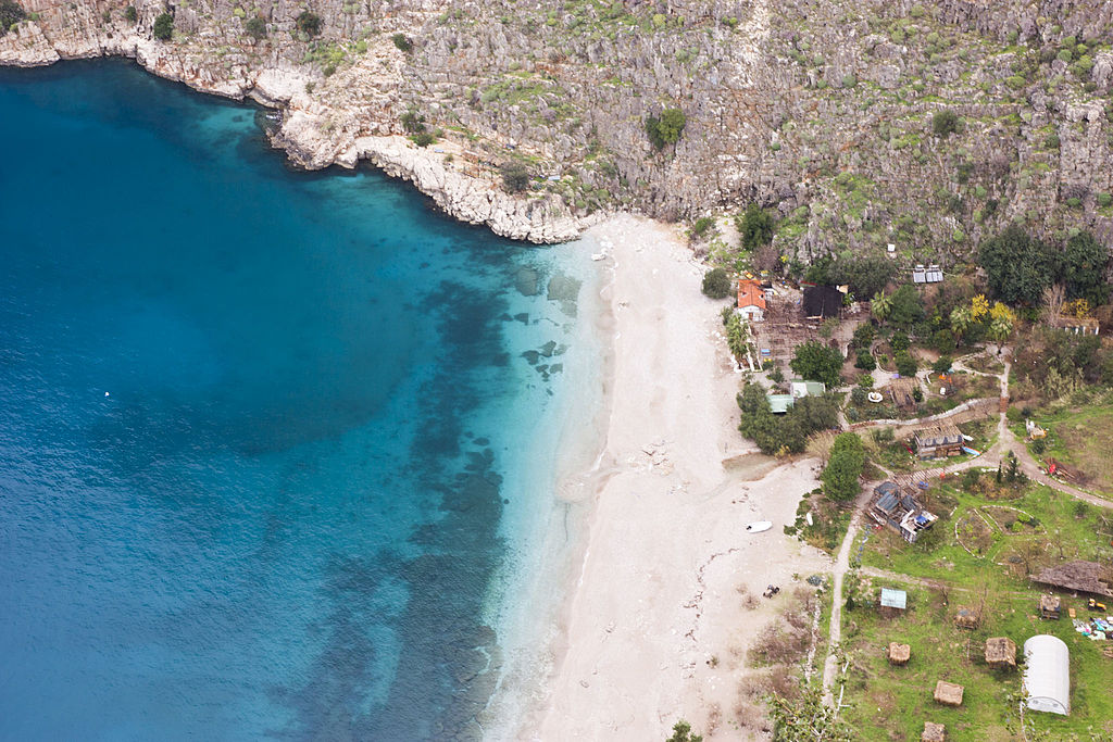 7ª – A ‘Praia do Vale das Borboletas’, na Turquia, é assim chamada por estar em um território onde os insetos vão depositar seus ovos. O local é indicado para a prática de trekking, em meio à vegetação fascinante que compõe a paisagem.