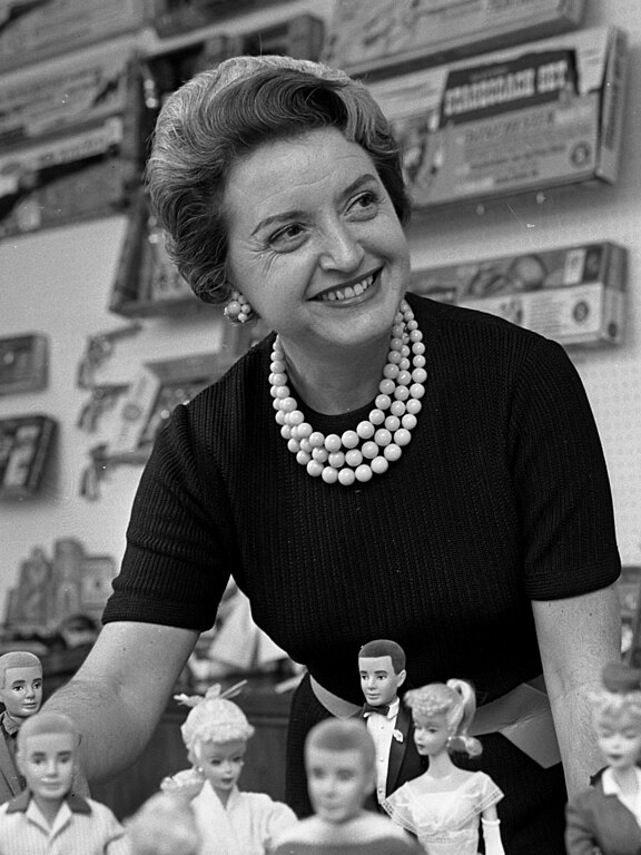 Ã?quela altura, Ruth jÃ¡ tentava tirar Jack da empresa Mattel por causa de suas polÃªmicas, que haviam se tornado recorrentes.