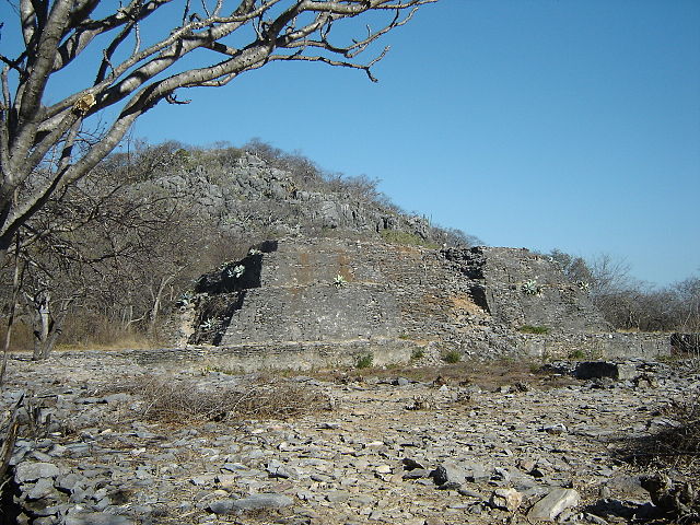 As evidências da existência de um complexo arquitetônico substerrâneo na igreja católica apenas comprovam a engenhosidade do povo Zapoteca, que tinha o local enfeitado com impressionantes mosaicos, além de monumentos e tumbas repletas de "tesouros para o pós-vida"