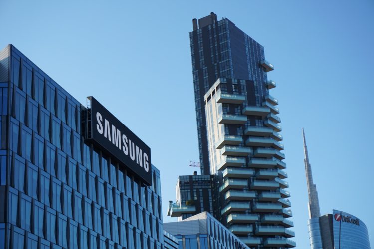 6º) Samsung: US$110,6 bilhões (aumento de 10,15% em relação a 2024).