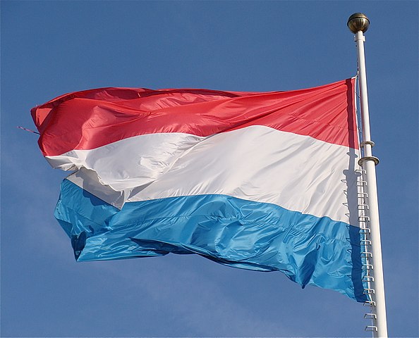 No topo da lista, Luxemburgo possuí o maior salário mínimo do mundo, fixado em 3.085 euros para profissionais qualificados com mais de 18 anos. Para trabalhadores de outras categorias, o salário é ajustado de acordo com a qualificação e idade, sendo 2.571 euros para os não qualificados adultos e diminuindo conforme a faixa etária. - Jebulon/Wikimedia Commons