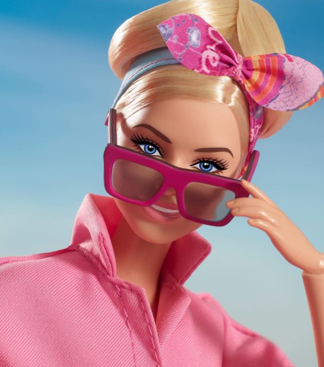 O universo Barbie pode custar uma boa grana aos fãs da boneca. Um morador de Goiás se apresenta como o dono do maior número de Barbies do Brasil. 