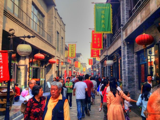 A área fica a cerca de 590 km da capital Pequim (foto) e a quase 1.700 km de Xangai, segunda cidade mais populosa da China.

